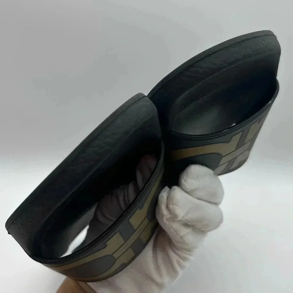 Salvatore Ferragamo Women's $340 Groove Gancini Pool Slide Sandals Black US 7 M - Picture 9 of 11